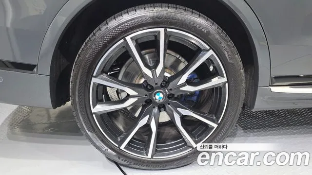 BMW X7 xDrive 40i M Sport Онлайн Exclusive Edition 6 мест — Фото автомобиля 5