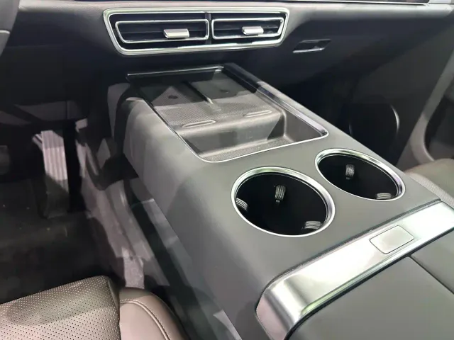 Li Auto L9 — Фото автомобиля 14