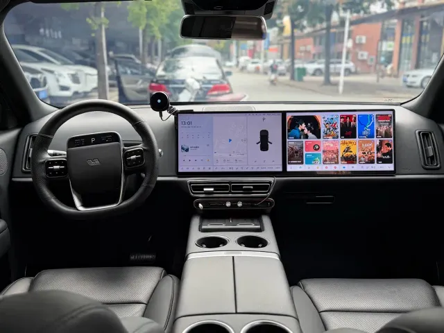 Li Auto L8 — Фото автомобиля 13