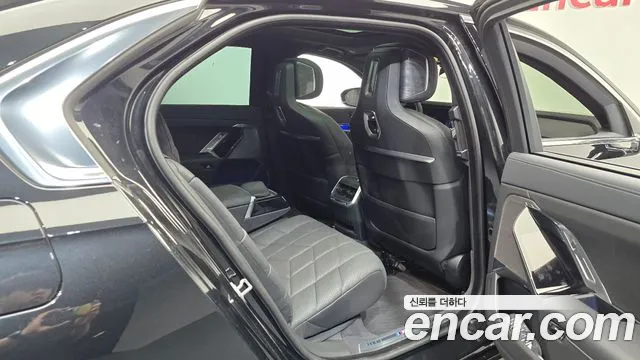 BMW i7 — Фото автомобиля 11