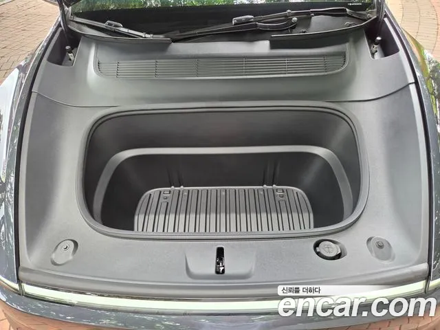 Tesla Model Y — Фото автомобиля 8