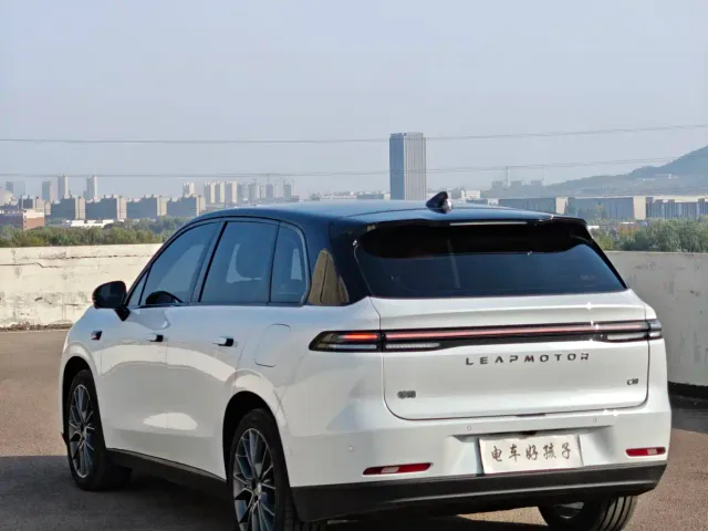 Leapmotor C10 — Фото автомобиля 9