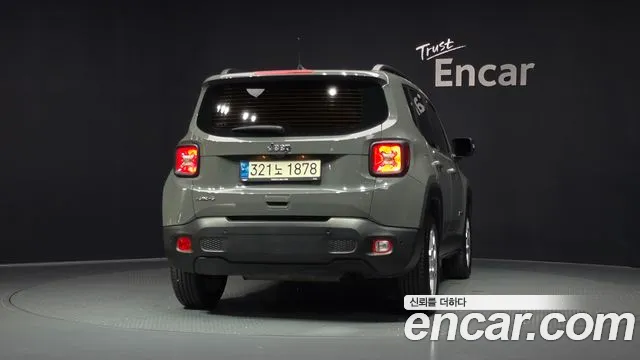 Jeep Renegade — Фото автомобиля 4