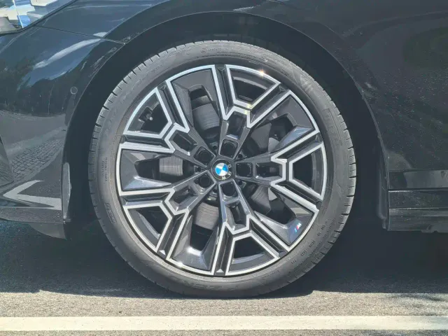 BMW 5 Series — Фото автомобиля 5