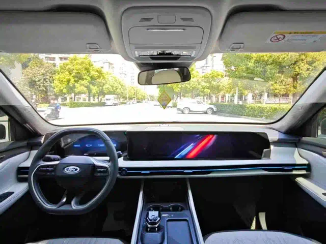 Ford Edge — Фото автомобиля 4