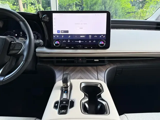 Lexus LM — Фото автомобиля 15