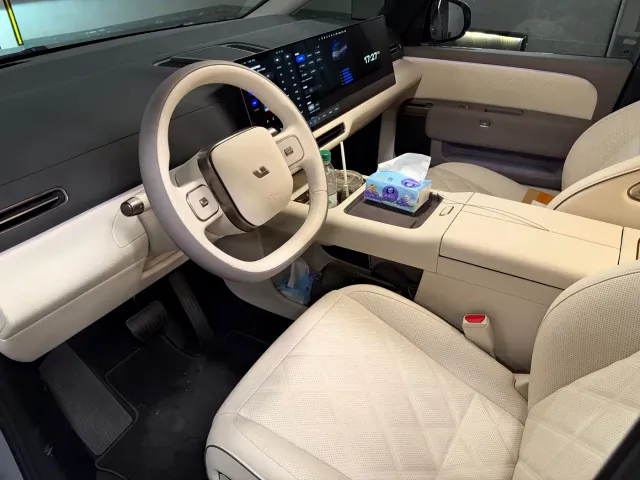 Li Auto MEGA — Фото автомобиля 6