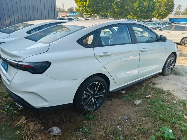 Geely Binrui — Фото автомобиля 9