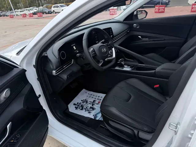 Hyundai Elantra — Фото автомобиля 7