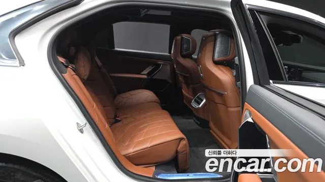 BMW 7 Series G70 — Фото автомобиля 18