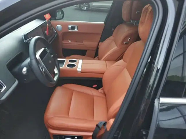 Li Auto L7 — Фото автомобиля 14
