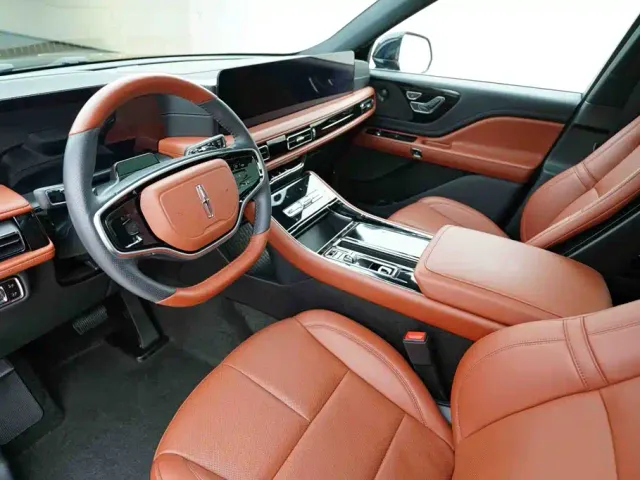 Lincoln Aviator — Фото автомобиля 10