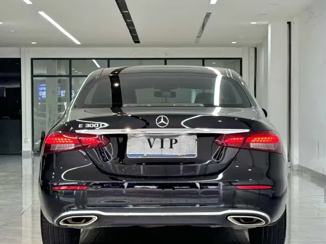 Mercedes-Benz E-Class — Фото автомобиля 8