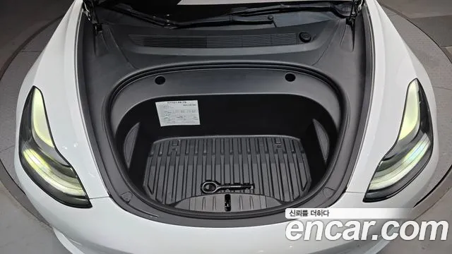 Tesla Model 3 — Фото автомобиля 6