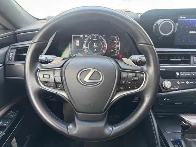 Lexus ES — Фото автомобиля 11