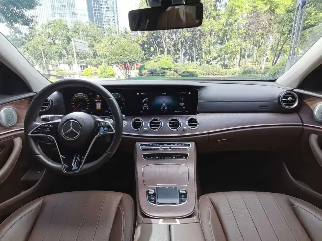 Mercedes-Benz E-Class — Фото автомобиля 11