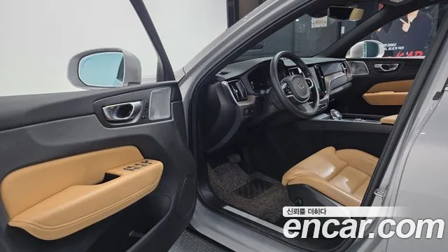 Вольво XC60 — Фото автомобиля 10