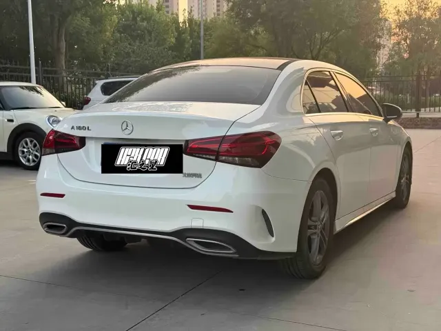 Mercedes-Benz Mercedes-Benz A-Class 2022 A 180 L Sport Sedan — Фото автомобиля 2