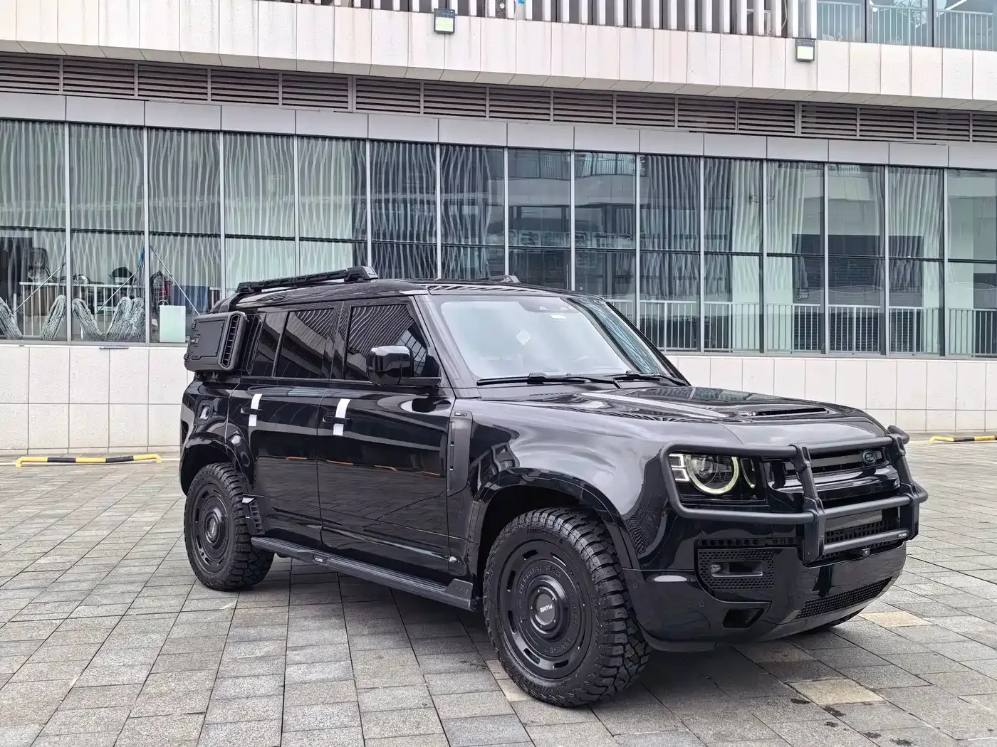 Land Rover Land Rover Defender 2024 110 3.0T P400 XS — Фото автомобиля 3
