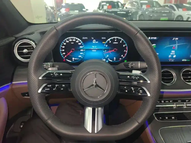 Mercedes-Benz E-Class — Фото автомобиля 10