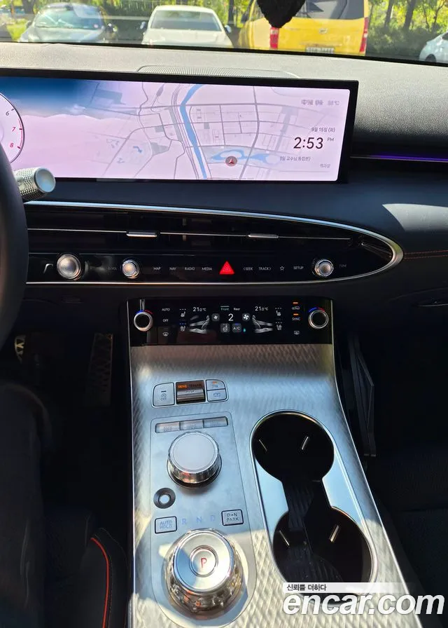 Genesis GV70 — Фото автомобиля 9
