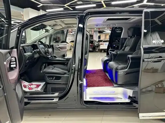 GAC Trumpchi M8 — Фото автомобиля 16