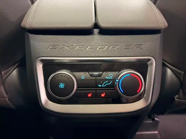 Ford Explorer — Фото автомобиля 14