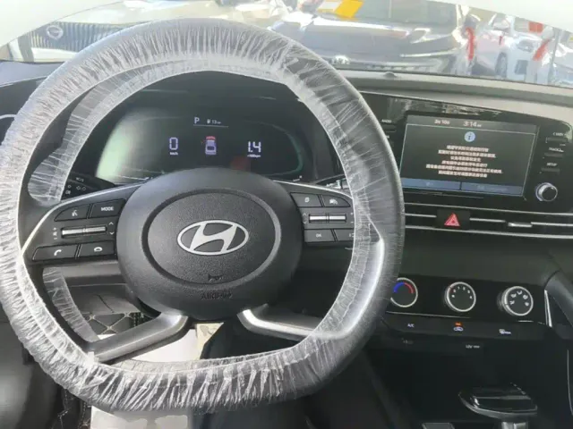 Hyundai Elantra — Фото автомобиля 9