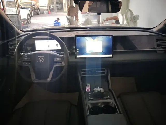 BYD Qin L — Фото автомобиля 9