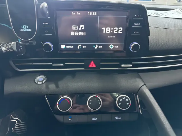 Hyundai Elantra — Фото автомобиля 10