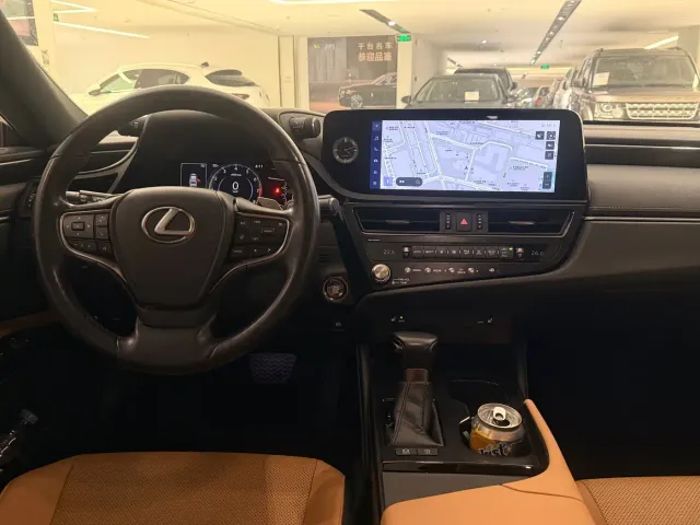 Lexus ES — Фото автомобиля 14