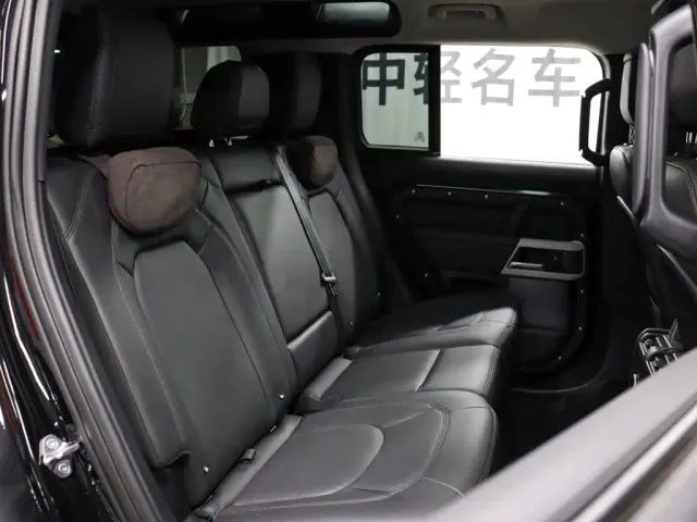Land Rover Defender — Фото автомобиля 21