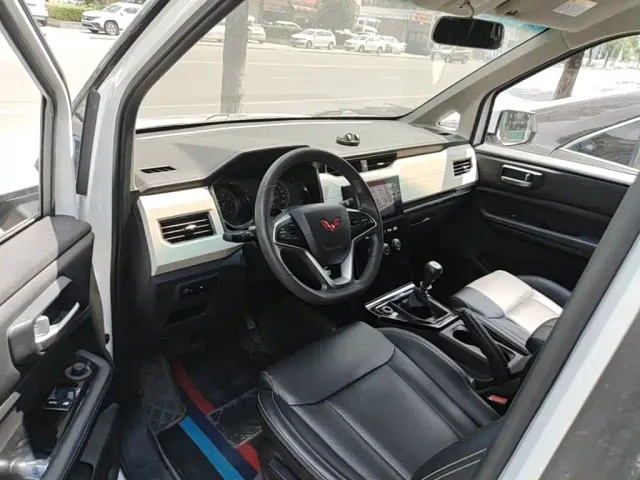 Wuling Zhengcheng — Фото автомобиля 14