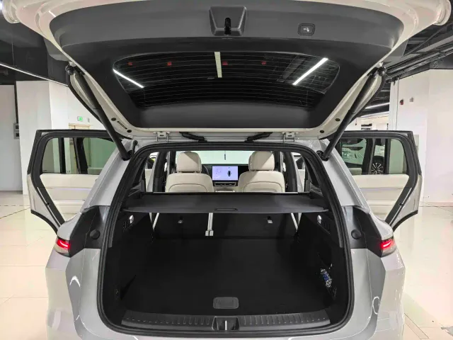 Li Auto L6 — Фото автомобиля 8