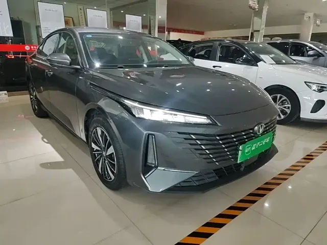 Changan Eado PHEV — Фото автомобиля 3