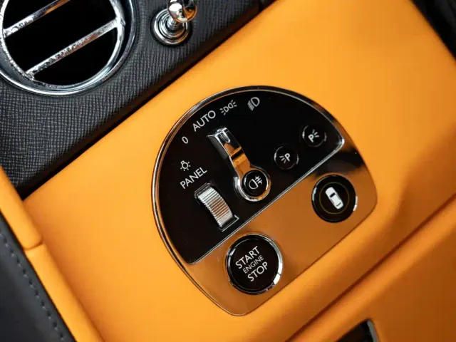 Rolls-Royce Cullinan — Фото автомобиля 13