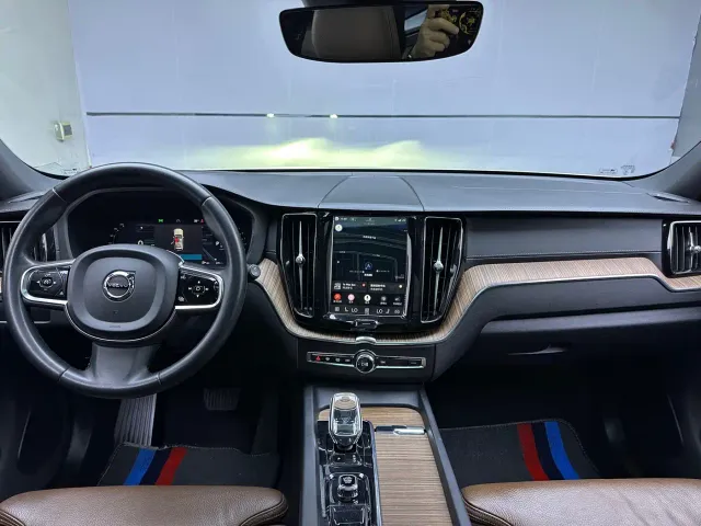 Volvo XC60 — Фото автомобиля 7