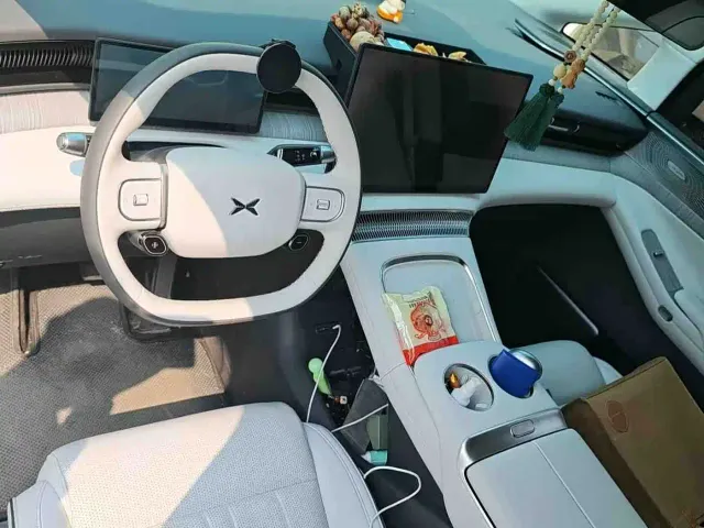 Xpeng X9 — Фото автомобиля 9