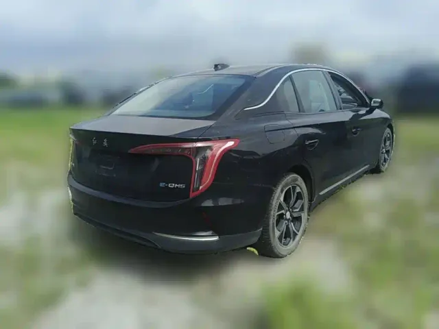 Hongqi E-QM5 — Фото автомобиля 9
