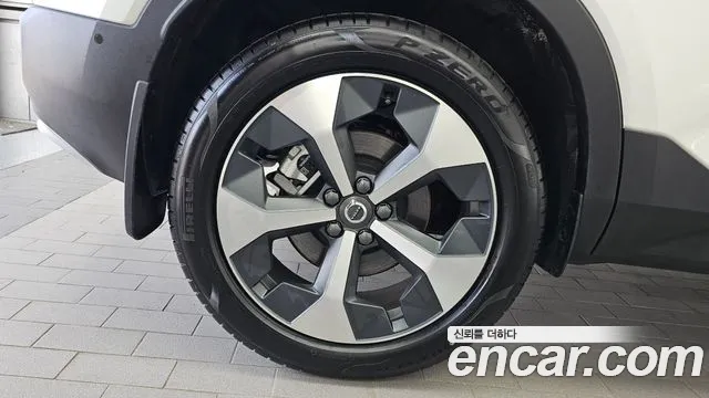 Volvo XC40 — Фото автомобиля 5