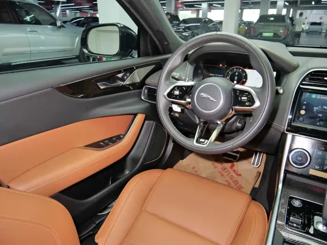 Jaguar XEL — Фото автомобиля 4