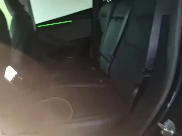 Tesla Model Y — Фото автомобиля 16