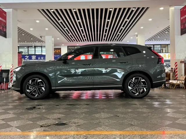 Volvo XC70 Plug-in Hybrid — Фото автомобиля 5