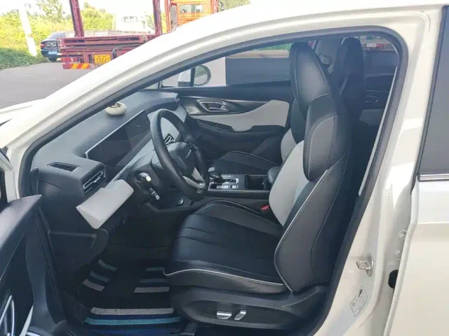 BAIC Beijing EU5 PLUS — Фото автомобиля 14
