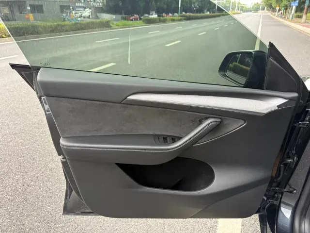 Tesla Model Y — Фото автомобиля 9
