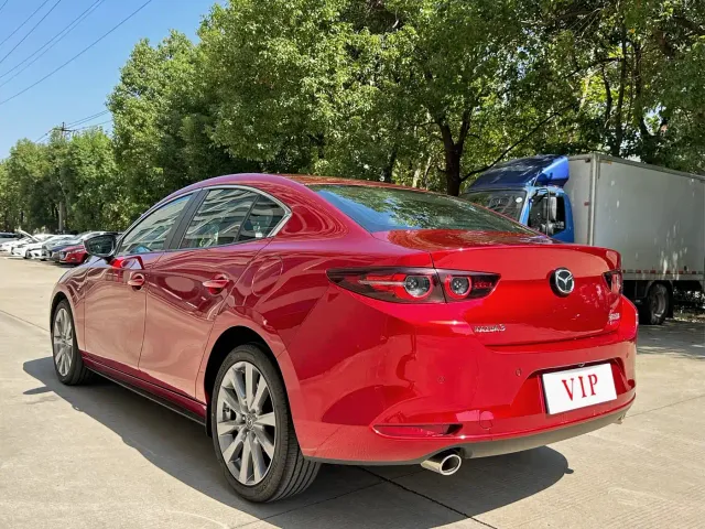 Mazda Axela — Фото автомобиля 12