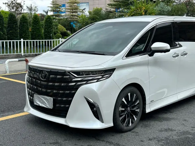 Toyota Alphard — Фото автомобиля 8