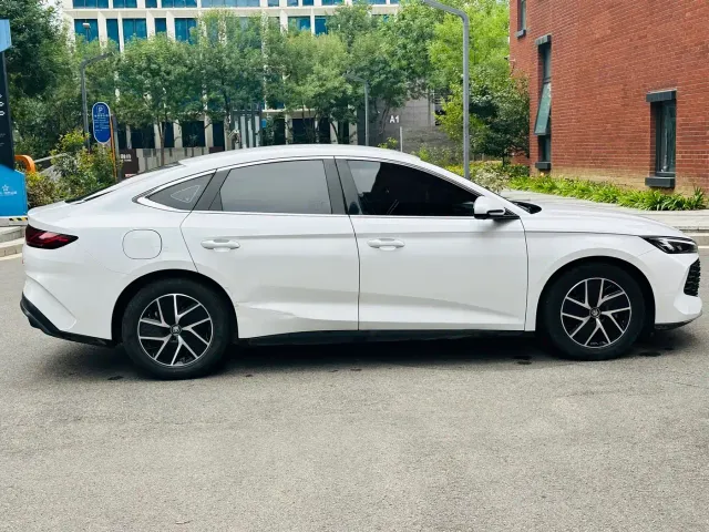 BYD Qin L — Фото автомобиля 4