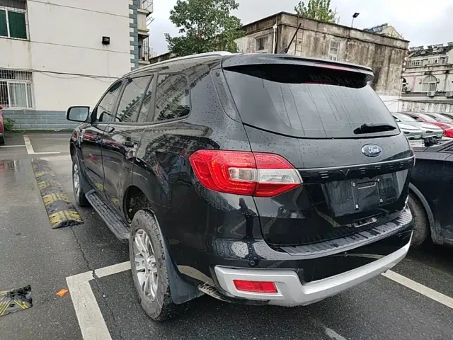 Ford Everest — Фото автомобиля 4