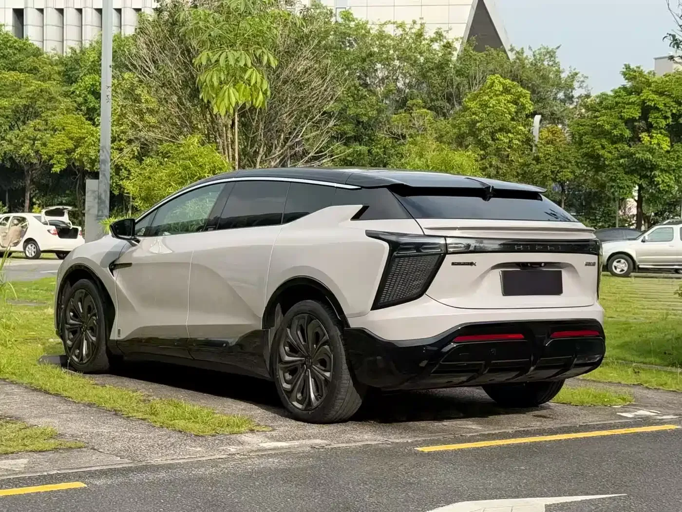 HiPhi HiPhi X 2021 Founder Edition 6-Seater — Фото автомобиля 17